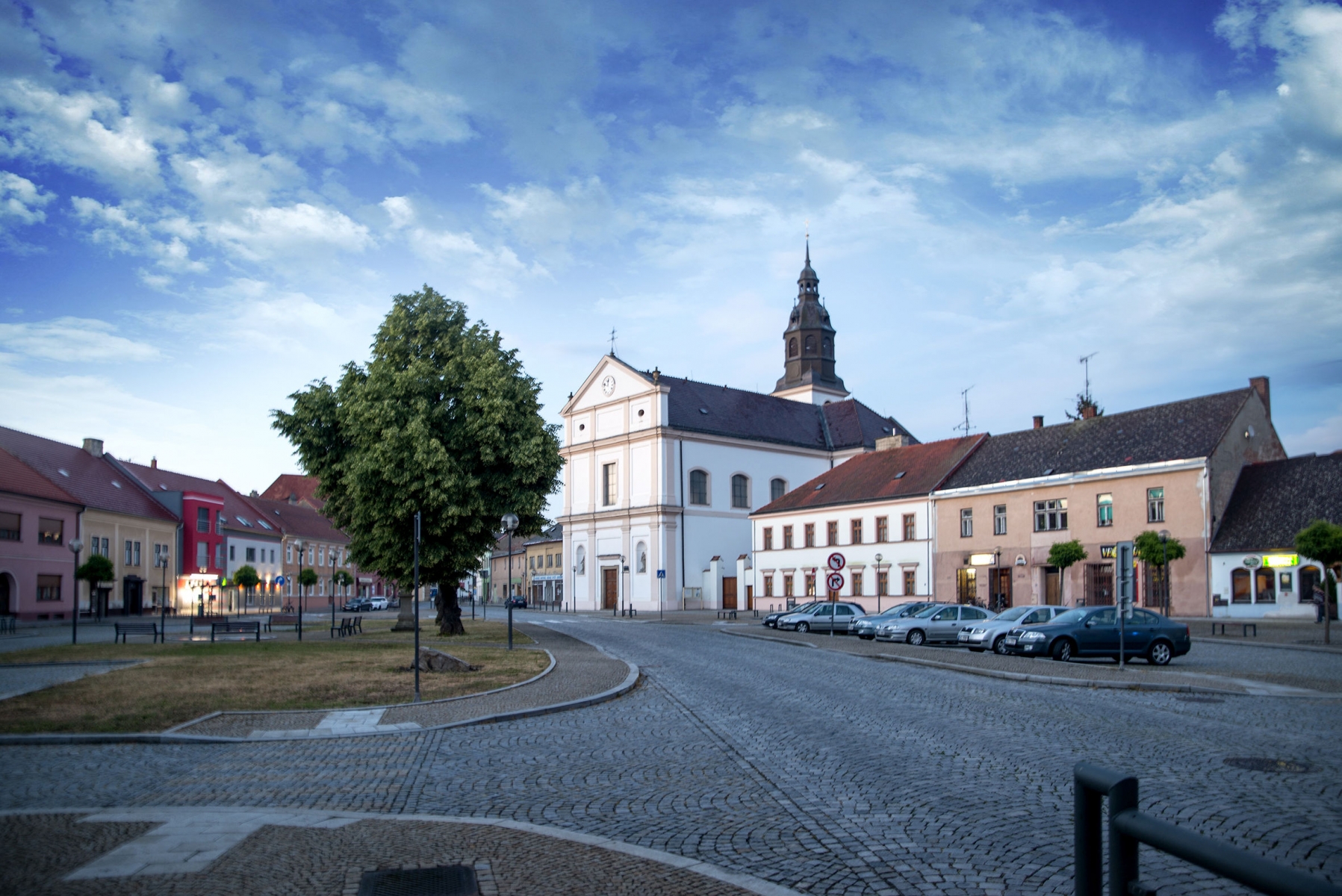 Uherský Ostroh - náměstí a kostel sv. Ondřeje